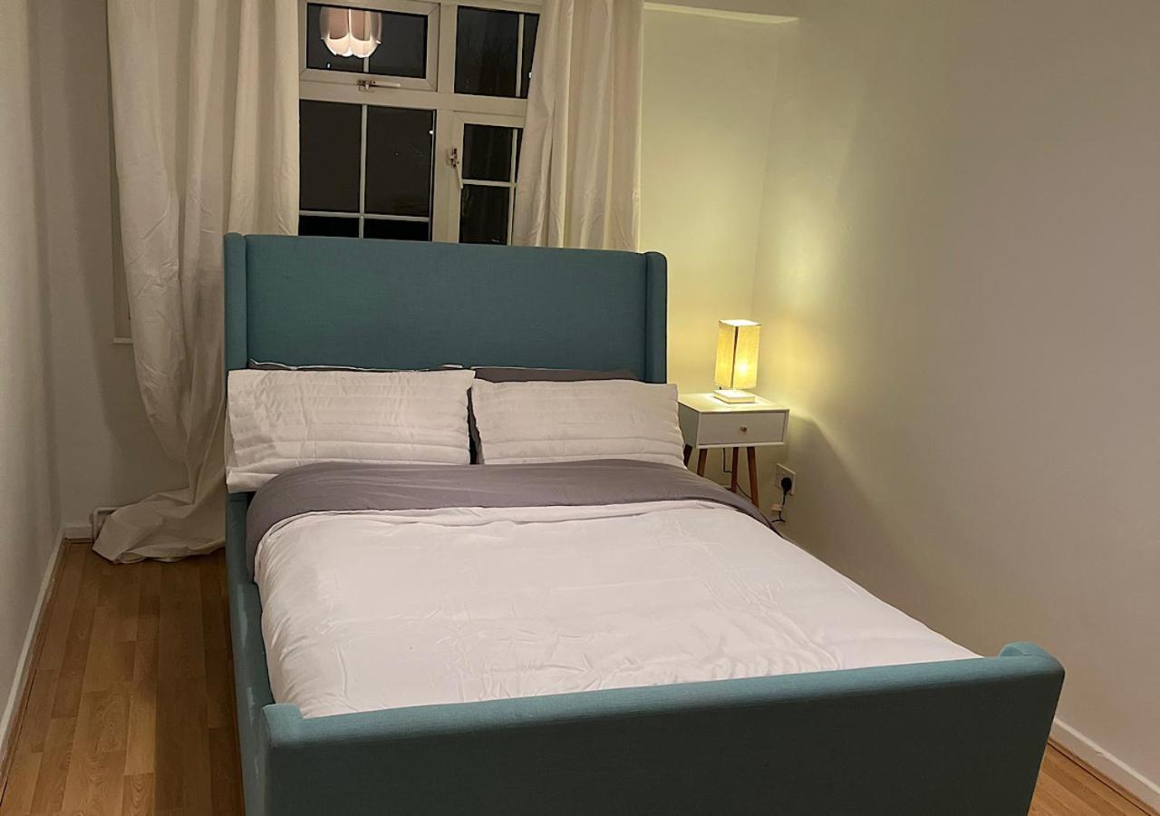 Lovely 2 Bedroom Apartment With Parking Space 런던 외부 사진