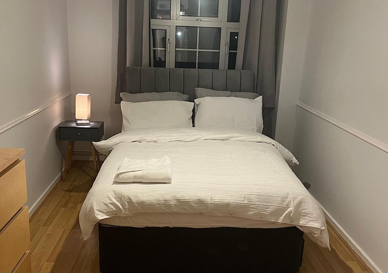 Lovely 2 Bedroom Apartment With Parking Space 런던 외부 사진